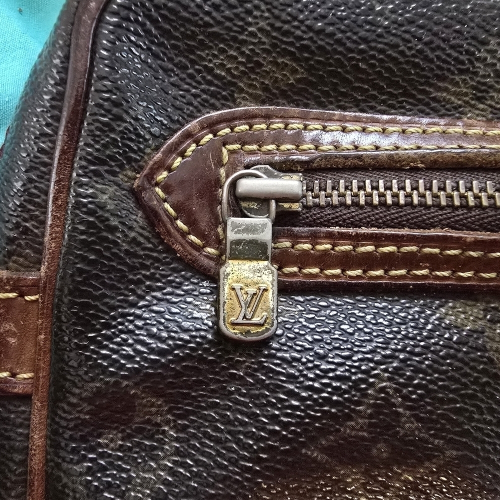 Vintage Louis Vuitton Travel Bag - Picture 2 of 11